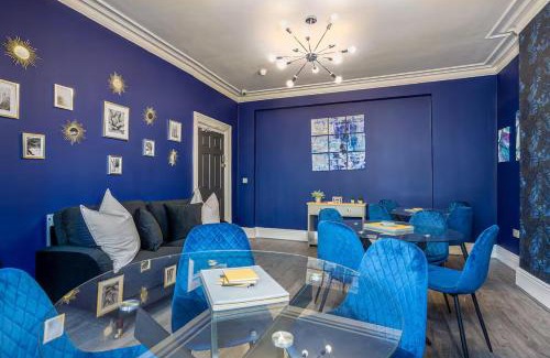 Llandudno House | Room 3 plus optional additional lounge area with double sofa bed, 23 Deganwy Avenue