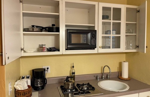 Historic Tennis Club Apartment | Room 3️⃣ (studio) in boutique hotel with kitchen by the pool in downtown PS 🌵