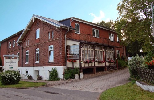 Sierksdorf Apartment | Room 3 with own shared shower /WC in the ground floor - Field view - Pension Pohnsdorfer Mühle Guest room