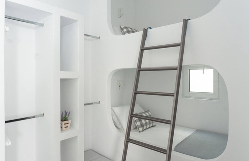 Paros Hotel | Room 4 @ Pelican Paros in the Old Town!