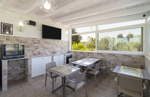 Polignano a Mare Apartment | Room 'Alba Rossa' with Shared Pool, Wi-Fi and Air Conditioning