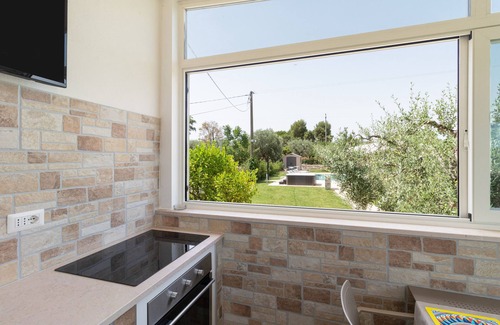 Polignano a Mare Apartment | Room 'Alba Rossa' with Shared Pool, Wi-Fi and Air Conditioning