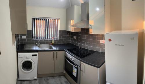Birmingham House | ROOM B, Comfortable Double Room with shared spaces
