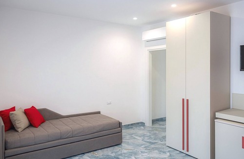 Ercolano Apartment | Room 'Camera Deluxe Vicino Agli Scavi' with Mountain View, Wi-Fi and Air Conditioning