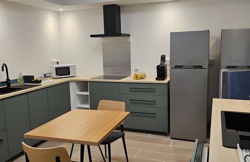 Salies-du-Salat Apartment | Room 'Chambre 7' with Shared Terrace, Wi-Fi and Air Conditioning