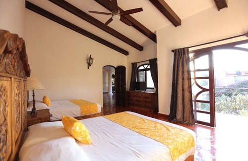 Ajijic Bed & Breakfast | Room "El Guayabo" Caroline Bella