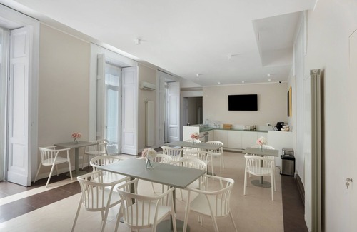 Naples City Centre Apartment | Room 'Family Vista Citta' with Balcony, Wi-Fi and Air Conditioning