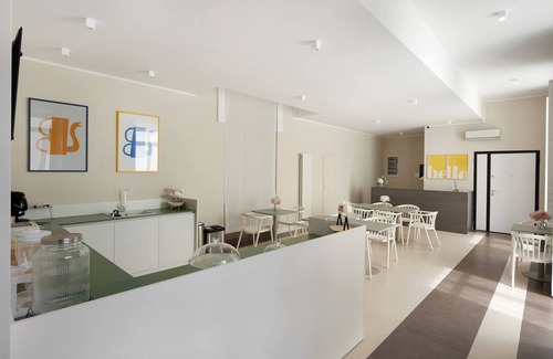 Naples City Centre Apartment | Room 'Family Vista Citta' with Balcony, Wi-Fi and Air Conditioning