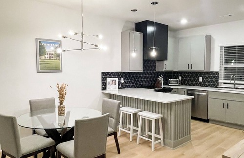 Donelson House | Room for everyone: 3 queen bedrooms & 3.5 baths sleep 10 in comfort. Stay entertained: game room with board games & smart TV after Broadway & Opry adventures. Free driveway parking Fast Wi-Fi & workspace Kid-friendly: crib, toys,
