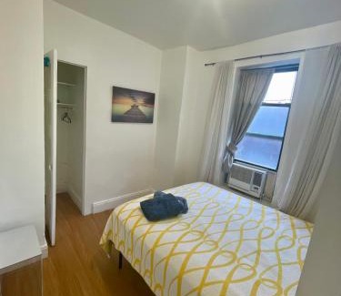 Queens House | ROOM IN A 2 BEDROOM APARTAMENT 10 MINUTES TO TIME SQUARe!