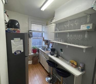 Queens House | ROOM IN A 2 BEDROOM APARTAMENT 10 MINUTES TO TIME SQUARe!