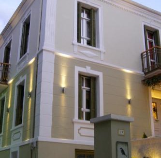 Kastoria House | Room in a neoclassical house - ladybug