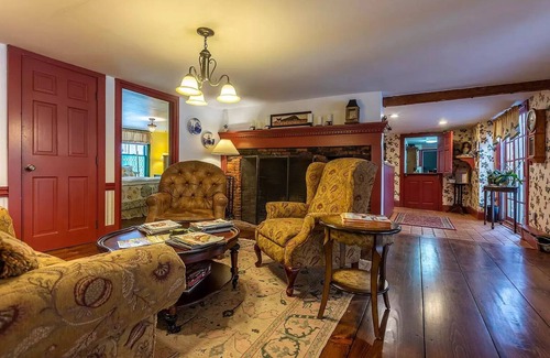 Chester Bed & Breakfast | Room in Historic Inn! 20 Minutes to Okemo!