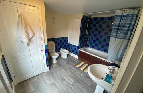 King's Lynn House | Room in Lodge - Southgate Lodge - Single-twin, Double and Family Rooms