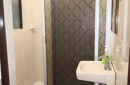 Del Cerrillo House | Room in House - Awesome King Room In City Center