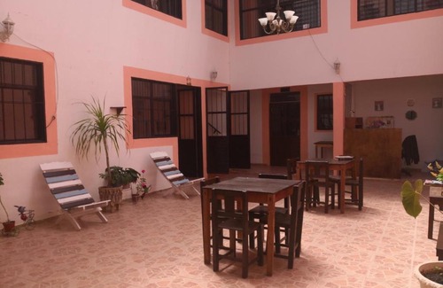 Del Cerrillo House | Room in House - Awesome King Room In City Center