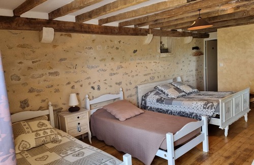 La Berthenoux Bed & Breakfast | Room in renovated farmhouse - Nature and comfort with parking