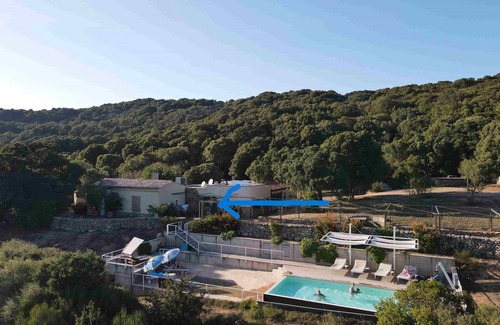 Aglientu Apartment | Room 'Li Pireddi' with Shared Pool, Private Garden and Air Conditioning