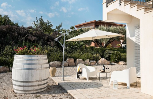 Ispica Apartment | Room 'Riofavara Winery - Suite Vigna' with Private Terrace, Wi-Fi and Air Conditioning