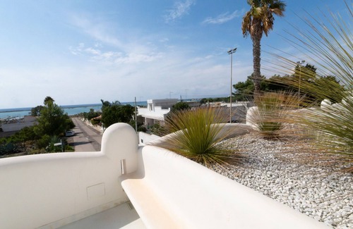 Porto Cesareo Apartment | Room 'Valentino Luxury - 01' with Sea View, Wi-Fi and Air Conditioning