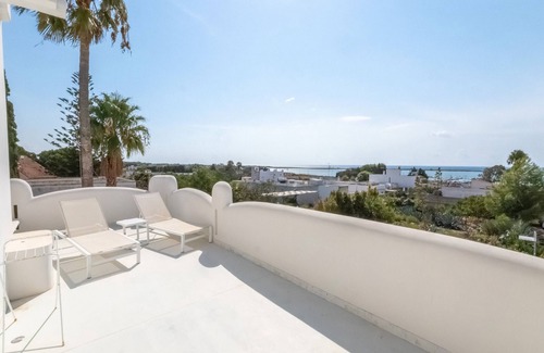 Porto Cesareo Apartment | Room 'Valentino Luxury - 01' with Sea View, Wi-Fi and Air Conditioning
