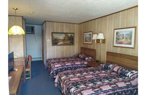 Catskill House | Room with two queen beds