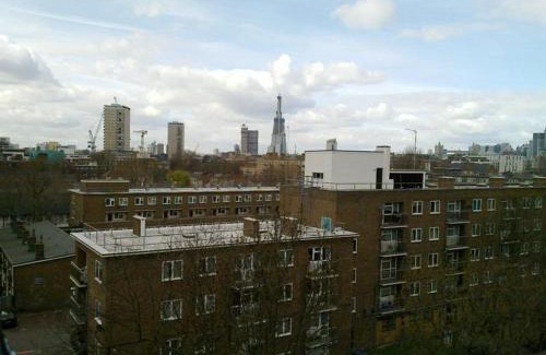 Riverside House | Room with wifi near tube