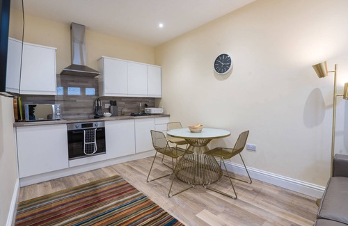 Plymouth Cottage | Roomapart 1b, 1 Elliot Terrace - sleeps 4 guests in 1 bedroom