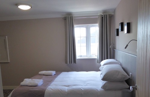 Waterlooville Hotel | Rooms at 73