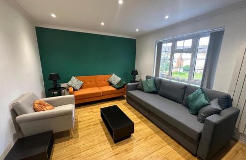 Milton Keynes House | Rooms in stylish house