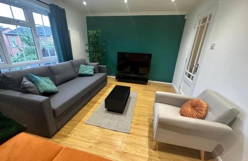 Milton Keynes House | Rooms in stylish house