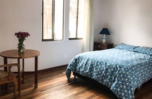 Bogota Bed & Breakfast | Rooms to Rent in Period House. Near most major Universities & tourist sites.