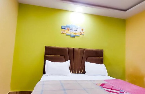 New Delhi Hotel | Roomshala 122 Hotel Park View - Near Adarsh Nagar