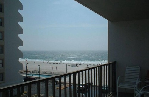 Gulf Shores Condo | Roomy, 3BR/2BA, Condo ~On~ the Beach!