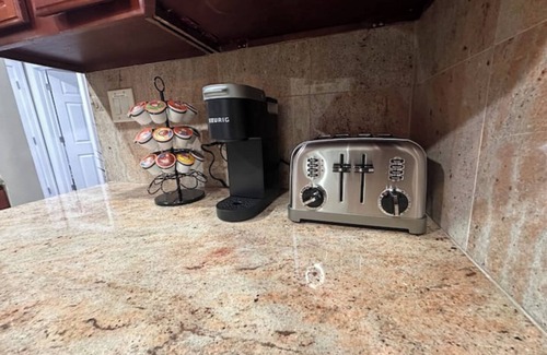 North Valley Stream House | Roomy 4BR 8 min to JFK