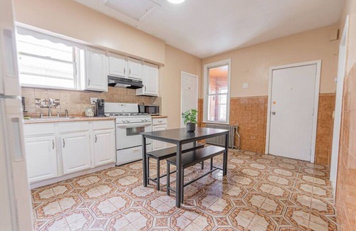 Constable Hook Apartment | Roomy 4br Walk to Transit & connect to NYC