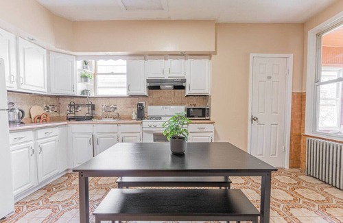 Constable Hook Apartment | Roomy 4br Walk to Transit & connect to NYC