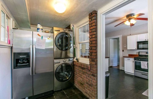 Druid Hills House | Roomy 5BR Bungalow w/Backyard | Close to Downtown