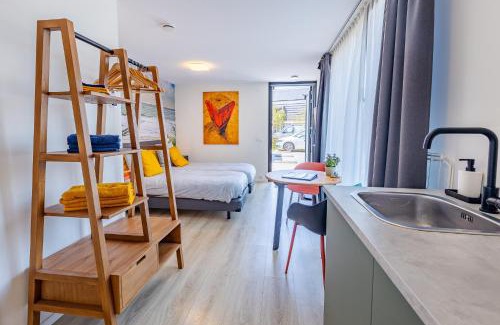 Domburg House | Roosjesweg 2 Gastenkamer met parkeerplaats en terras EG
