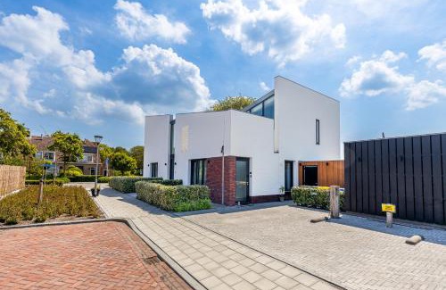 Domburg House | Roosjesweg 2 Gastenkamer met parkeerplaats en terras EG
