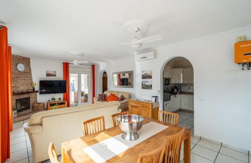 Vinuela Villa | Rosa