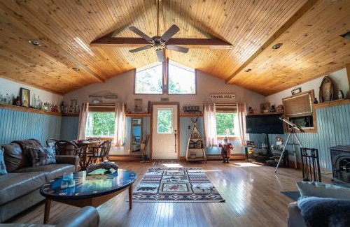 Roscoe House | Roscoe Cabin Pet friendly