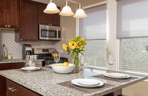 Roscoe Village Apartment | Roscoe Village Inn -Guesthouse - Walk to Chicago's Wrigley Field