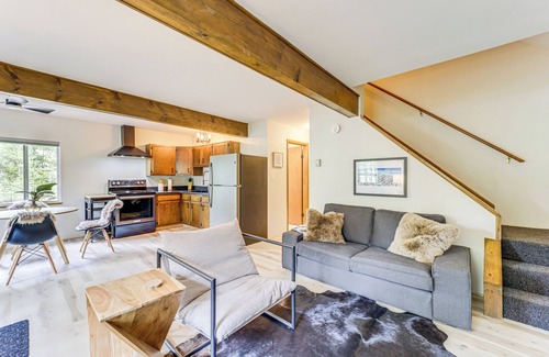 Higgins Lake Cabin | Roscommon Chalet w/Hot Tub Near Higgins Lake!