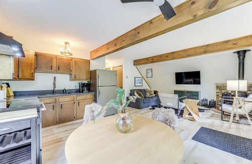 Higgins Lake Cabin | Roscommon Chalet w/Hot Tub Near Higgins Lake!