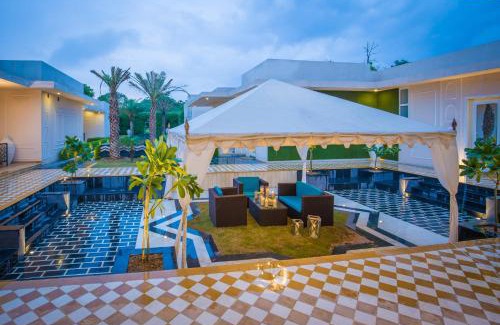 Civil Lines Hotel | Rose Amer