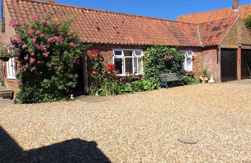 Hunstanton Cottage | Rose cottage 500yds from the sea.
