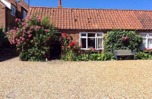 Hunstanton Cottage | Rose cottage 500yds from the sea.
