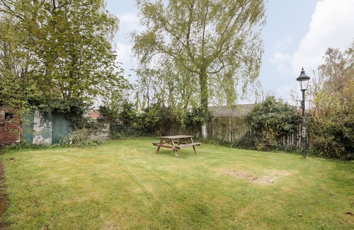Crosby-on-Eden Cottage | ROSE COTTAGE, family friendly, character holiday cottage in Carlisle