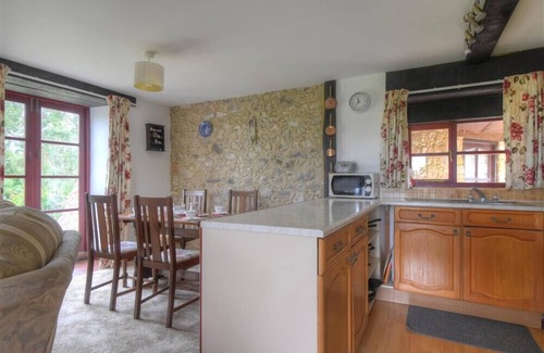 Axminster Cottage | ROSE COTTAGE, pet friendly, with a garden in Musbury